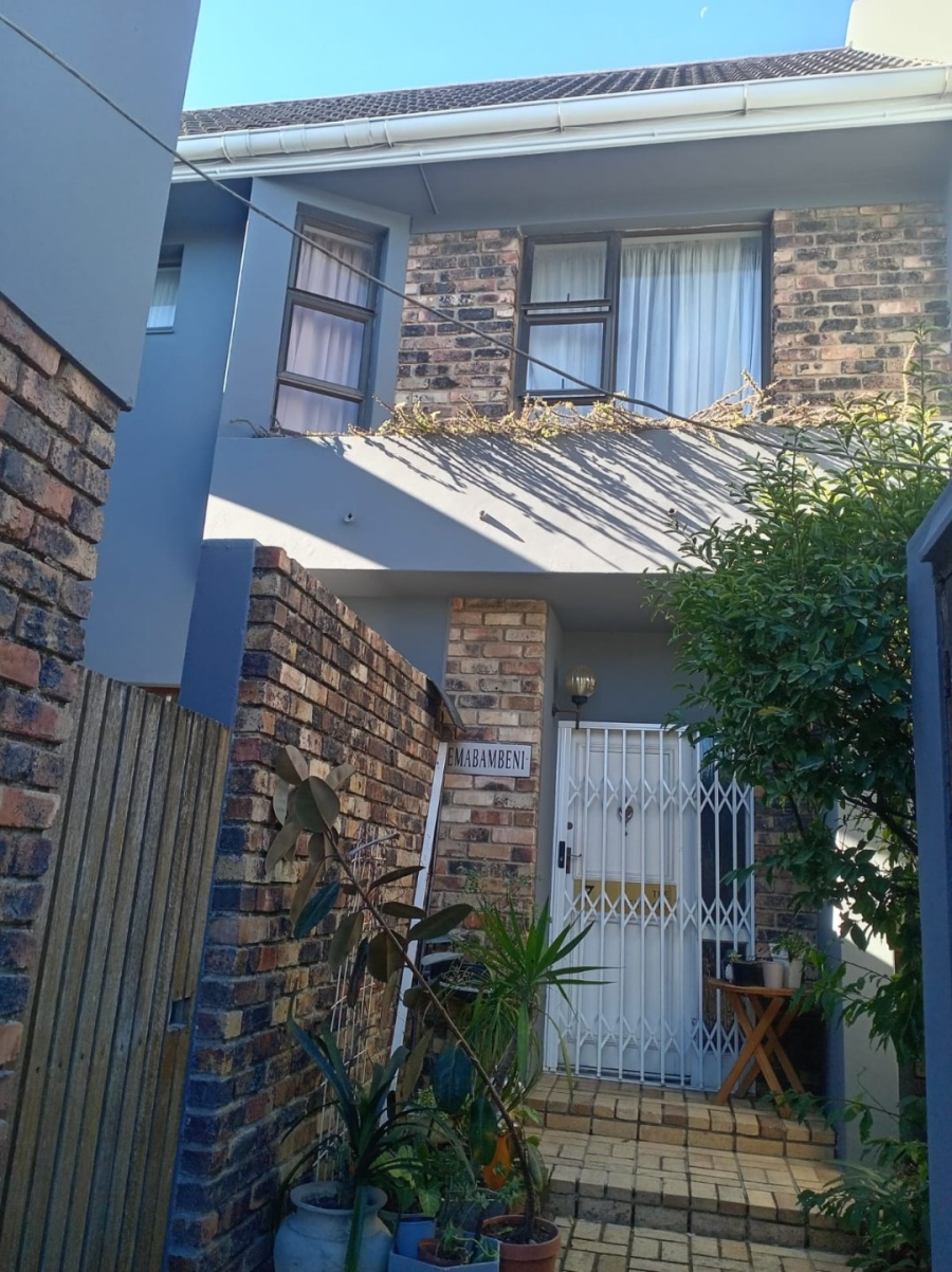 4 Bedroom Property for Sale in Southernwood Eastern Cape